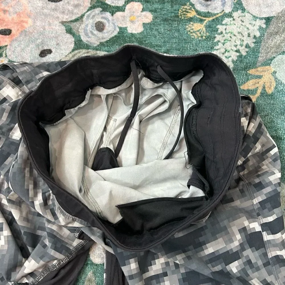 Lululemon Men’s Digital Camouflage Athletic Shorts Active Performance Black M